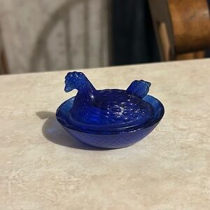Miniature Cobalt Blue Hen on Nest (BROKEN)